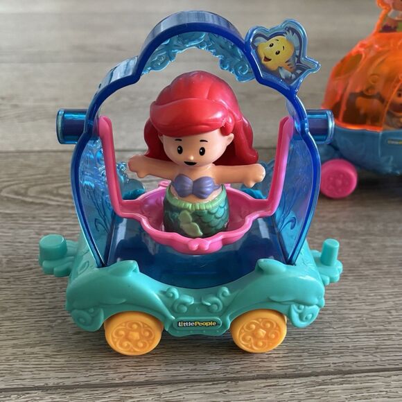 Fisher Price Little People 4 Disney Parade Floats And 8 Disney Figures - Picture 5 of 11